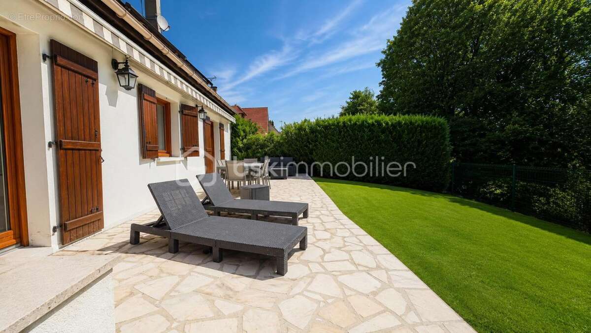 Maison à VARENNES-JARCY