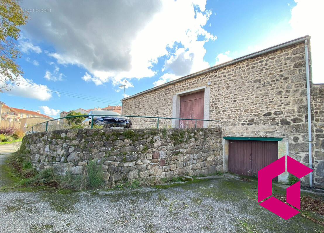 Maison à SAINT-JUST-MALMONT