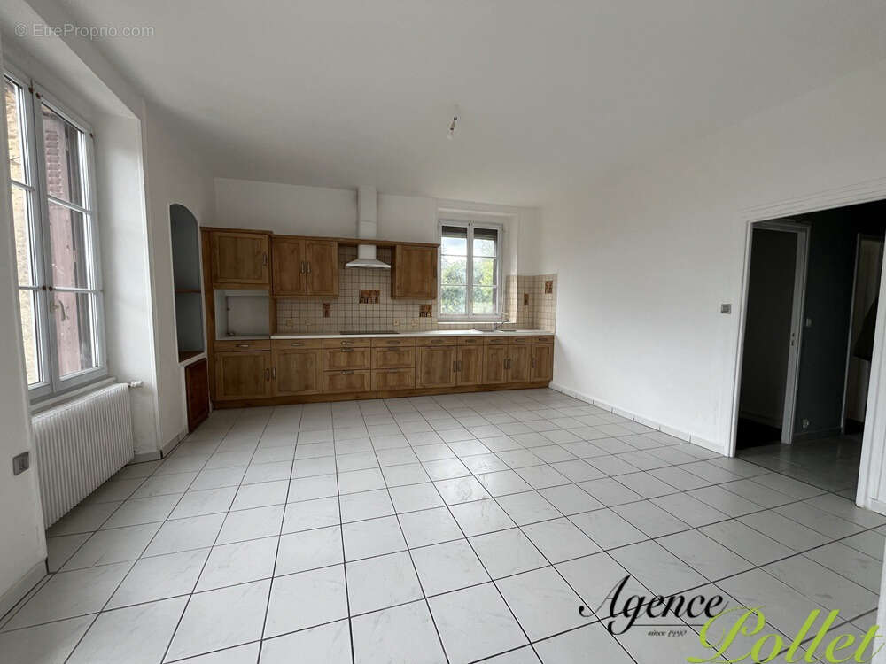 Maison de village 116 m2, garage, cave et jardin clos 601 m2 - photo 4