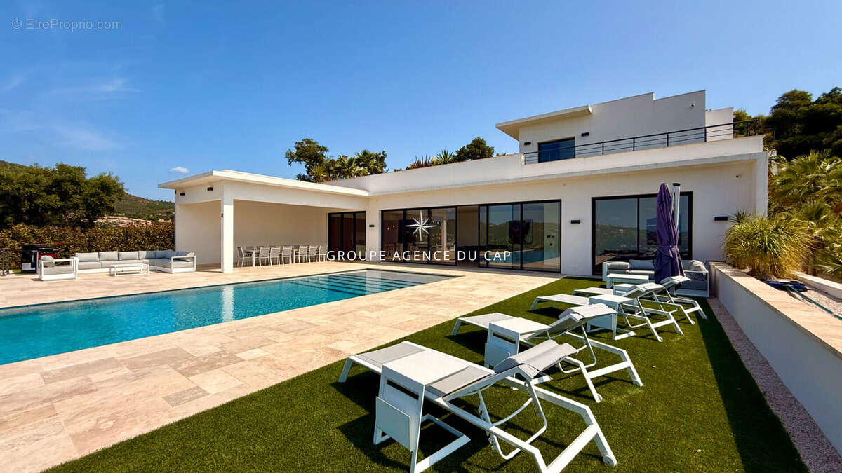 Les issambres villa luxueuse vue mer panoramique 7 chambres avec garage 4  voitures piscine intérieure et extérieure - photo 2