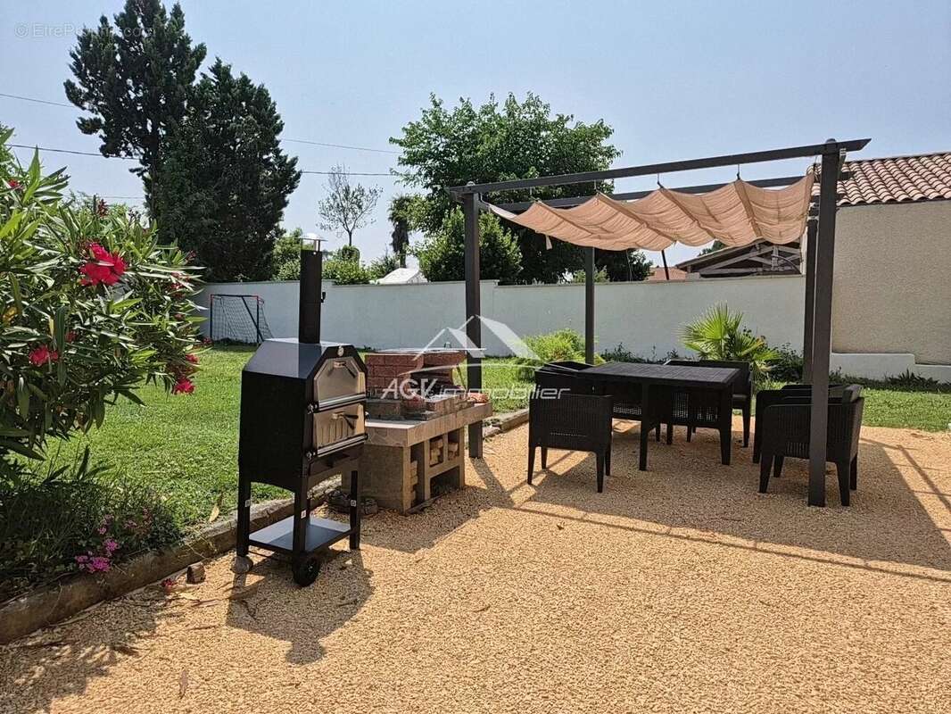 Maison à SAINT-HILAIRE-DE-BRETHMAS