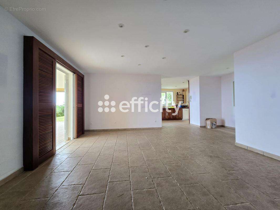 Maison à L&#039;ETANG-SALE