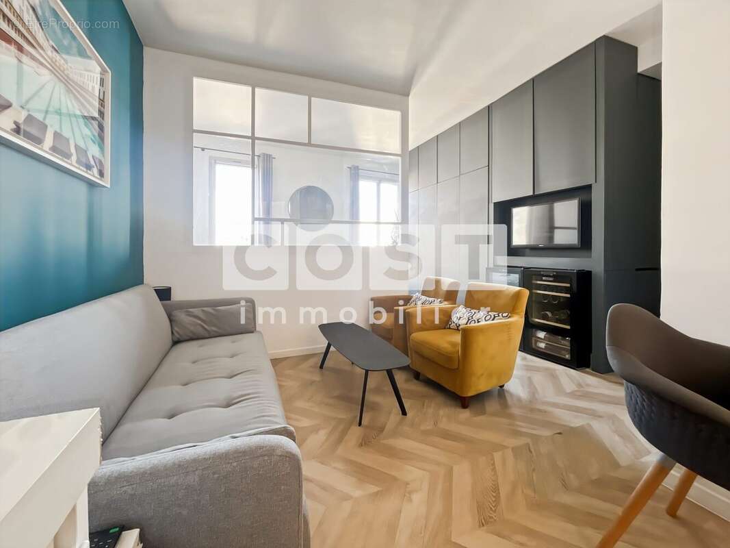Appartement à COURBEVOIE