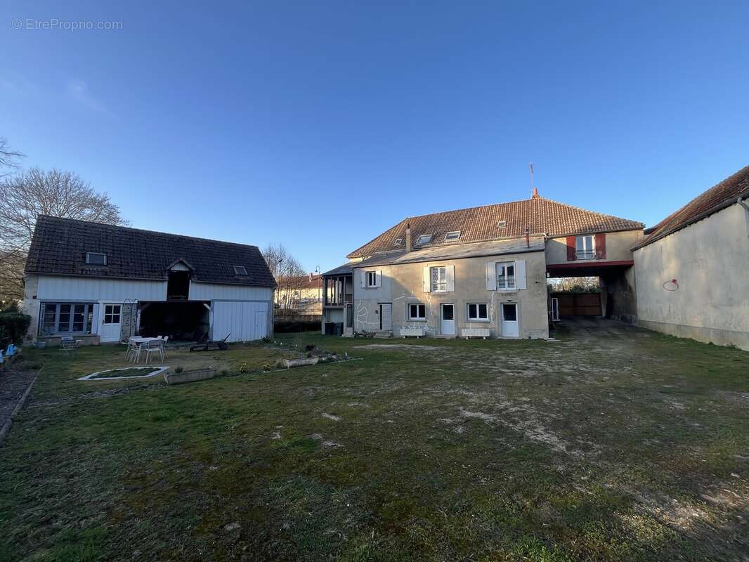 Maison à LE CHATELET