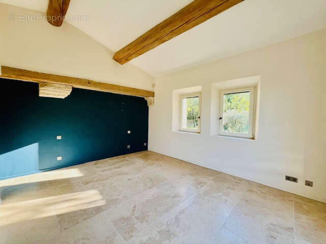 Maison à MENERBES