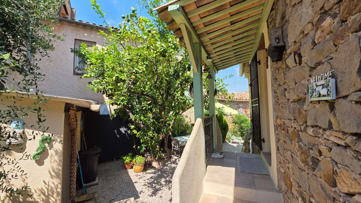 Maison de village avec double garage 68M2 et jardin - Roquebrune sur Argens - photo 10