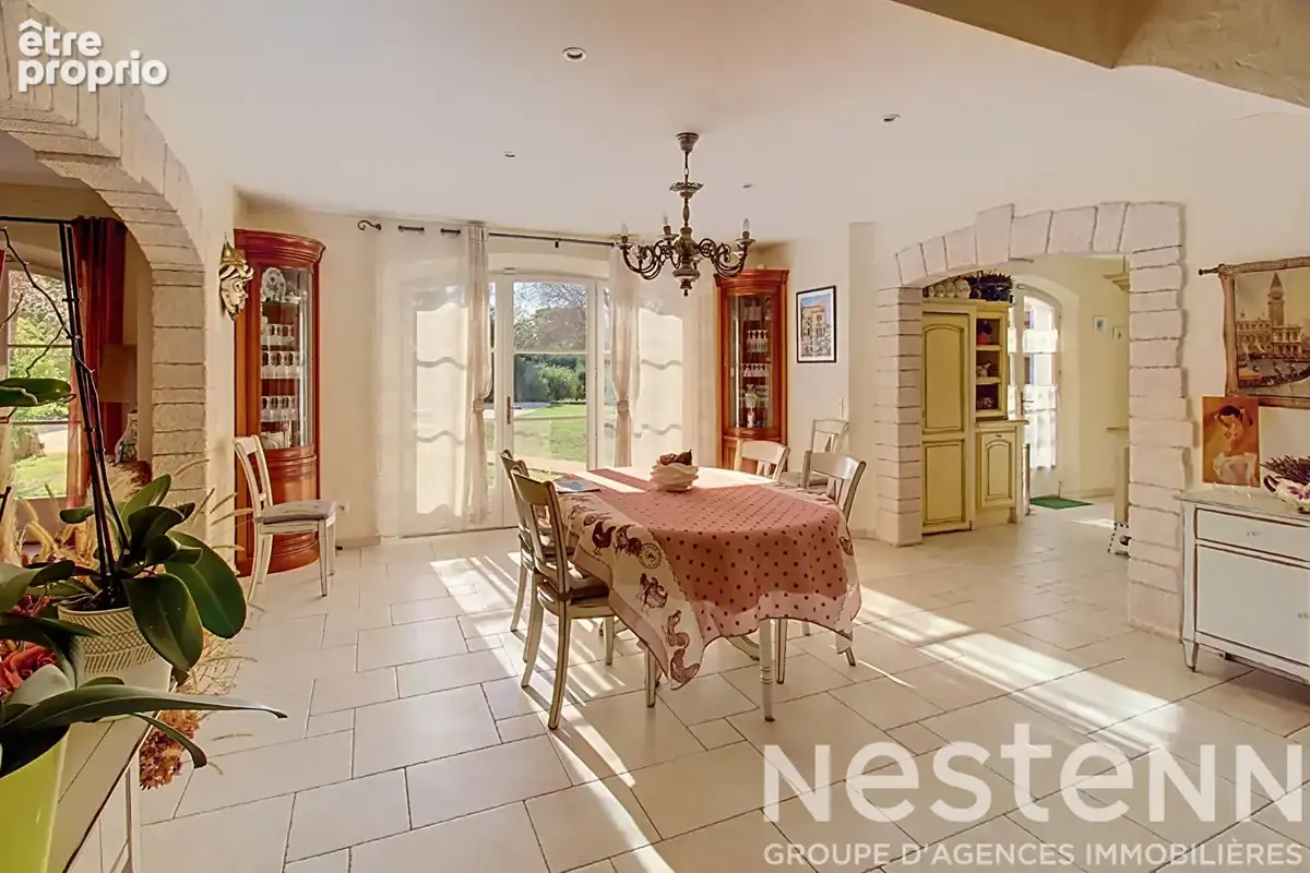 A VENDRE !Maison Lorgues 192 m2 + piscine + garage + 4000m2 - photo 4