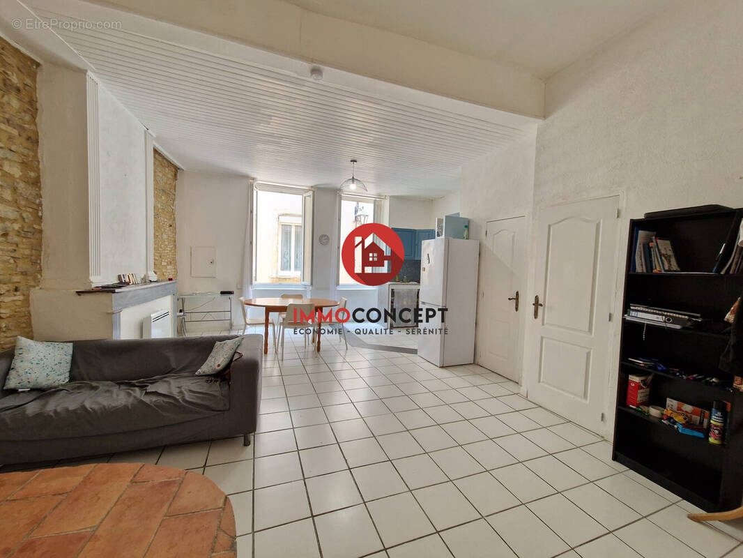Appartement à BAGNOLS-SUR-CEZE