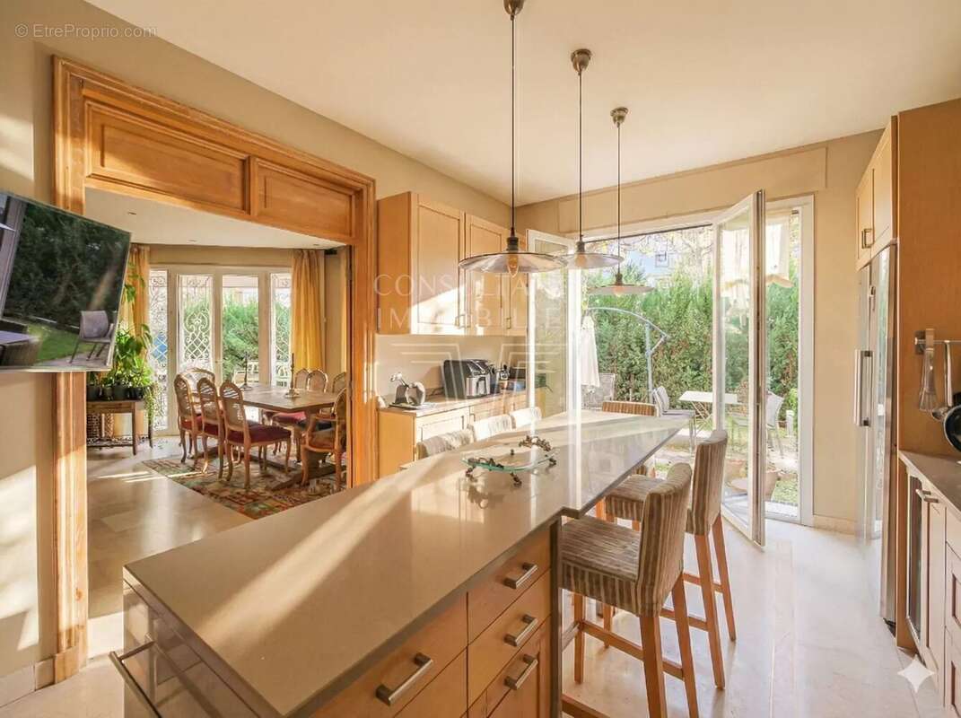 Appartement à NEUILLY-SUR-SEINE