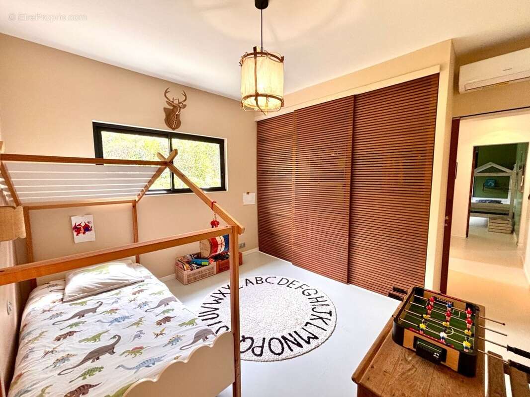 Superbe Villa ultra moderne + 2 dépendances 3 piscines sur 3 243 m² de terrain - photo 14