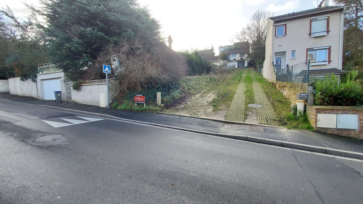 Terrain à LA FRETTE-SUR-SEINE