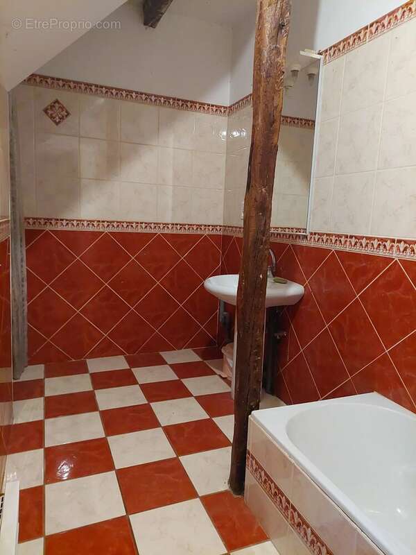 Commerce à DAUMAZAN-SUR-ARIZE