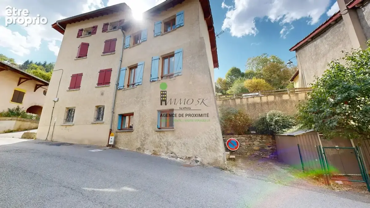Maison à COURZIEU
