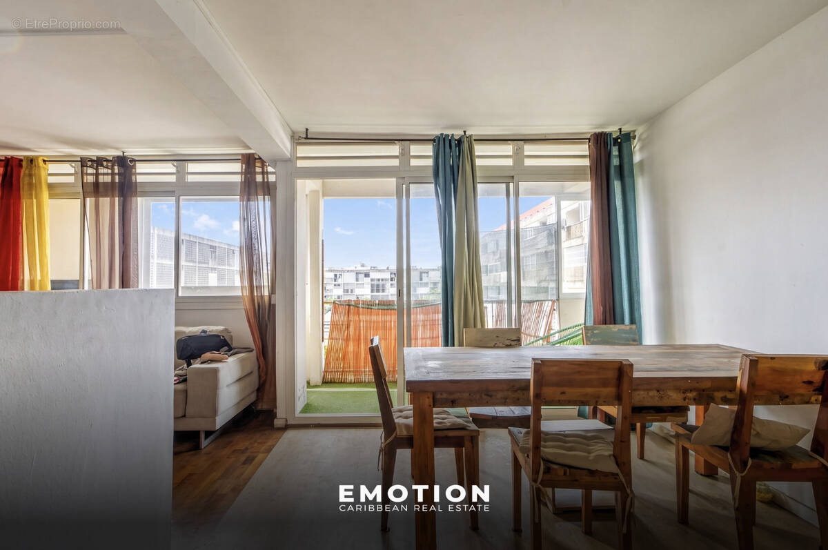Appartement à LES ABYMES