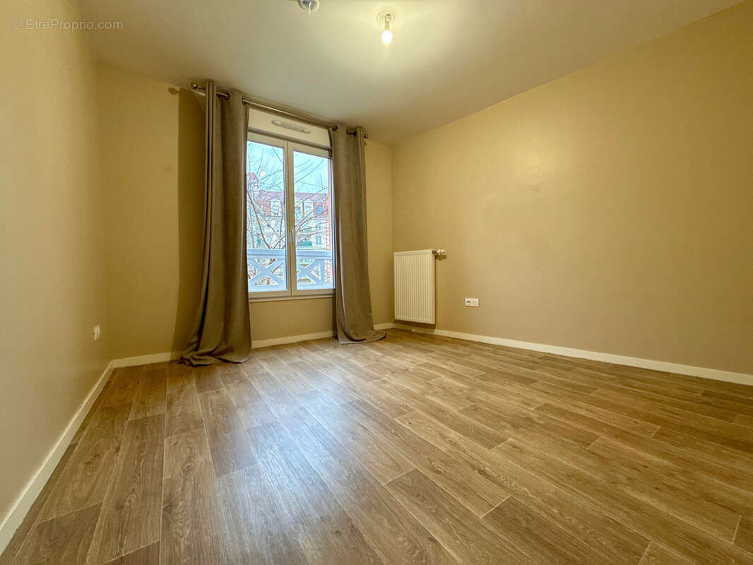 Superbe appartement 4 pièces récent avec un balcon sur parc , futur métro l16 - photo 13