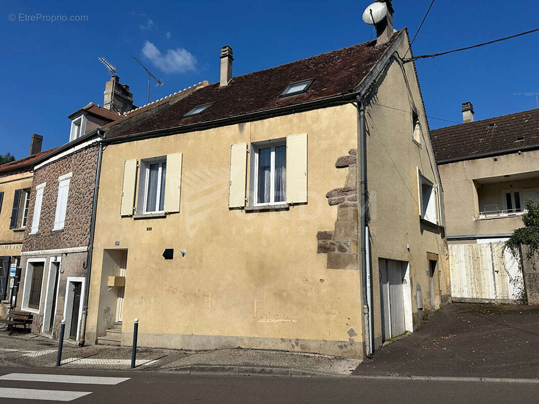 Maison à AVALLON