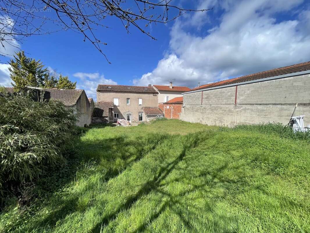 Maison à SAINT-JUERY
