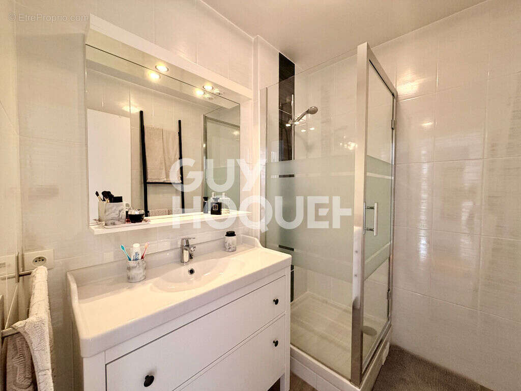 Appartement à COURBEVOIE