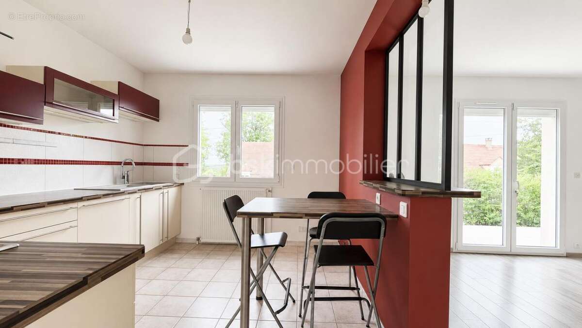Maison à LE COUDRAY-MONTCEAUX