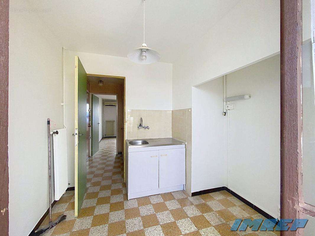 Appartement à MARSEILLE-4E