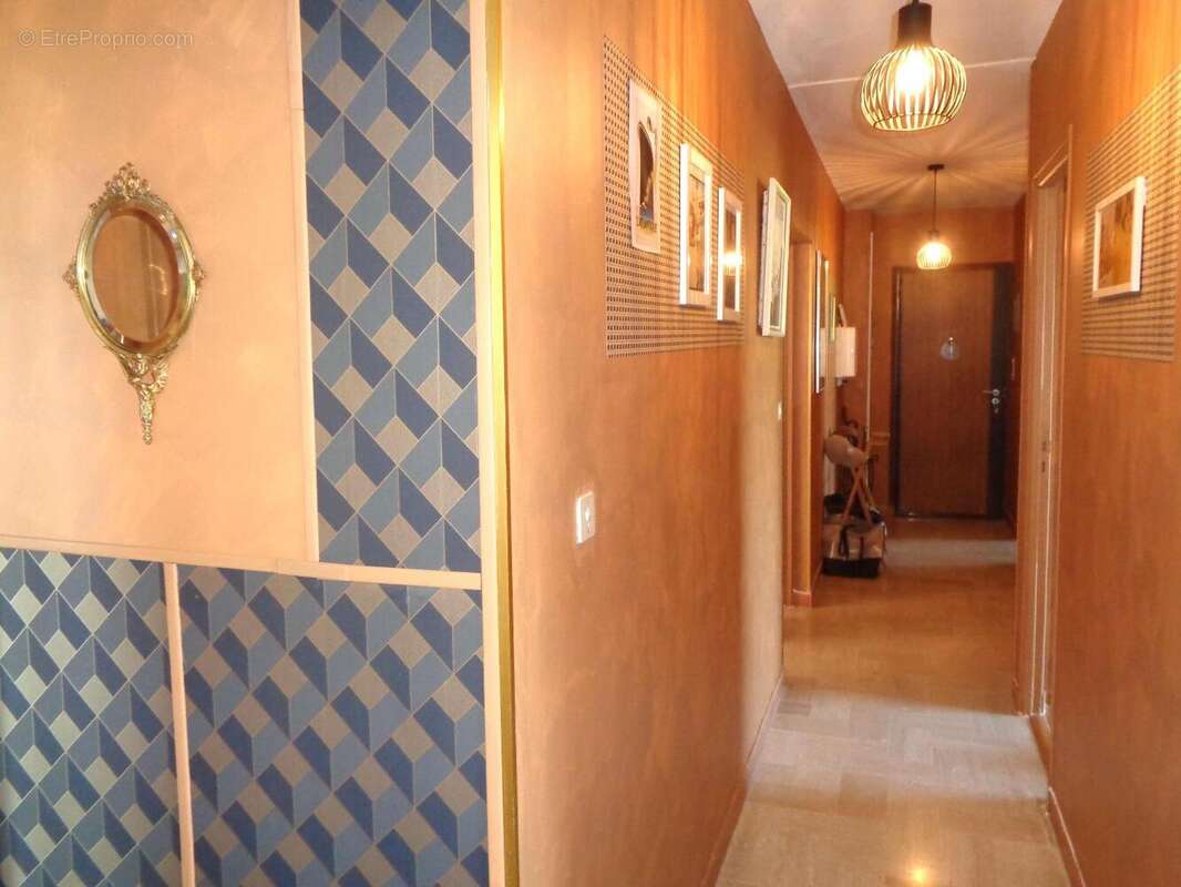   - Appartement à DRAGUIGNAN