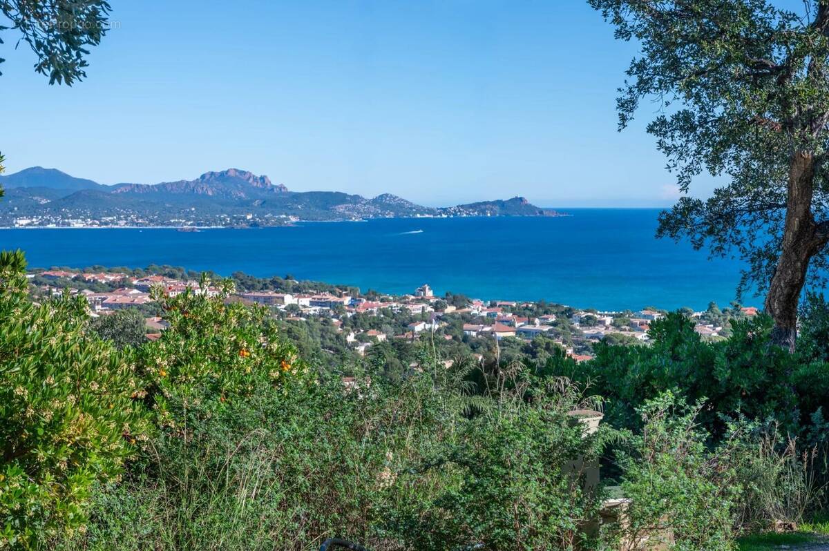 Terrain à LES ISSAMBRES