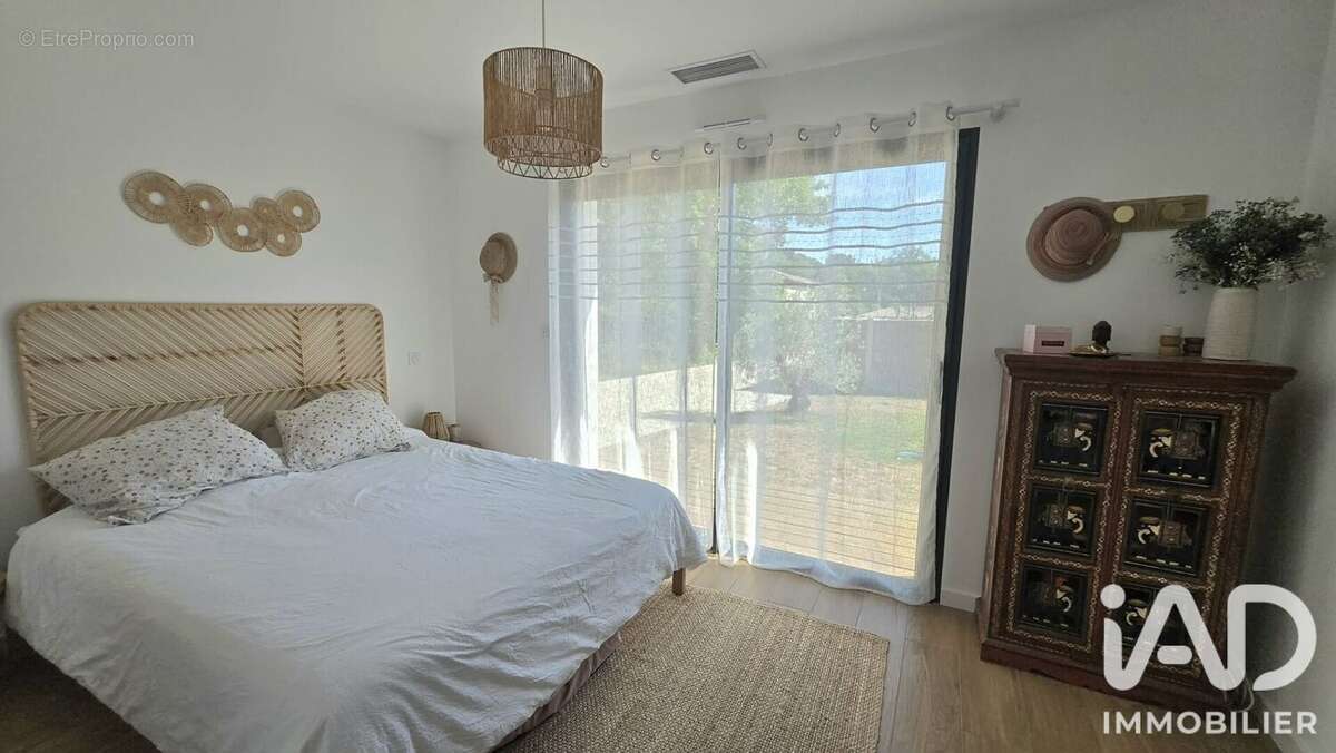 Maison 140 m² à Salles  - photo 8