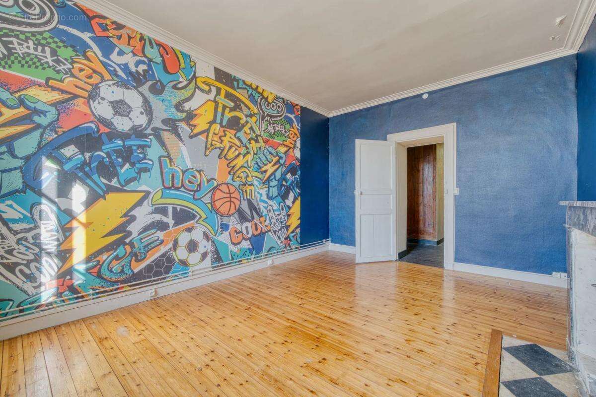 Maison de caractère de 242 m² - Saintes - photo 10