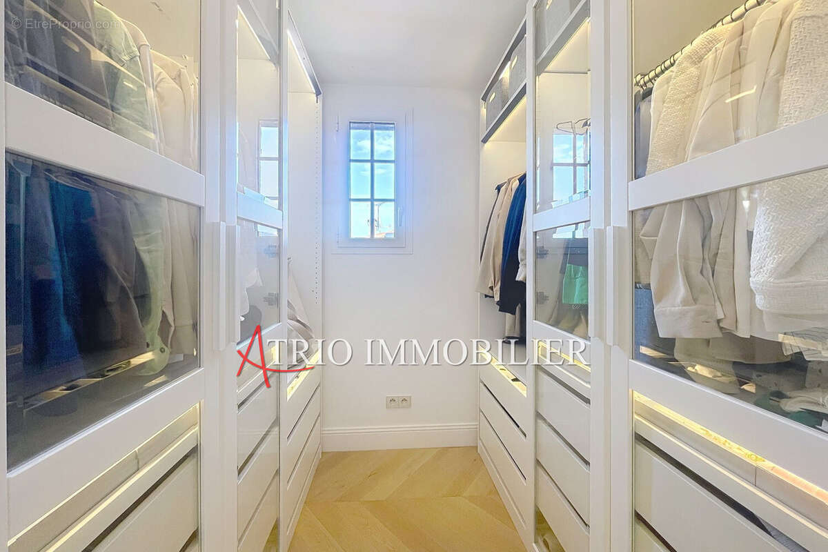 Appartement à SAINT-LAURENT-DU-VAR