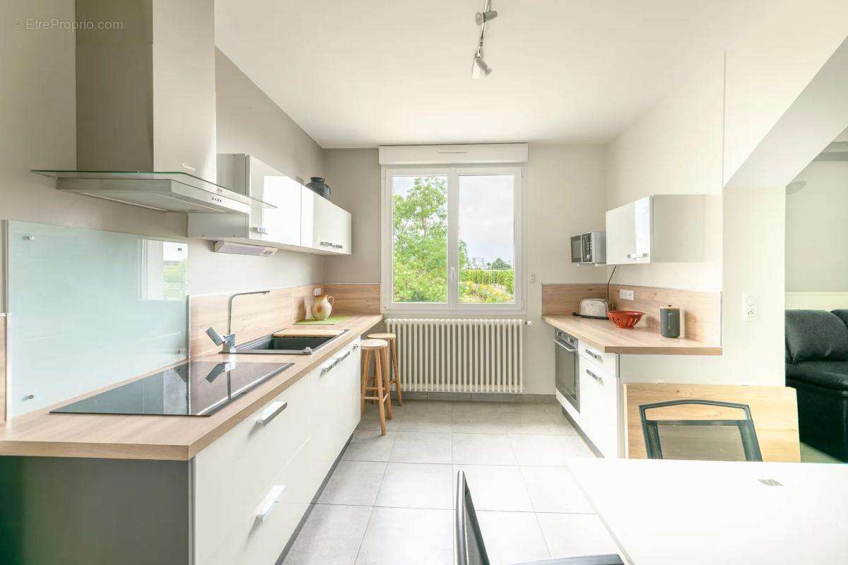 Maison de 8 pièces de 190.27 m² à Saint-Pierre-des-Corps - photo 5