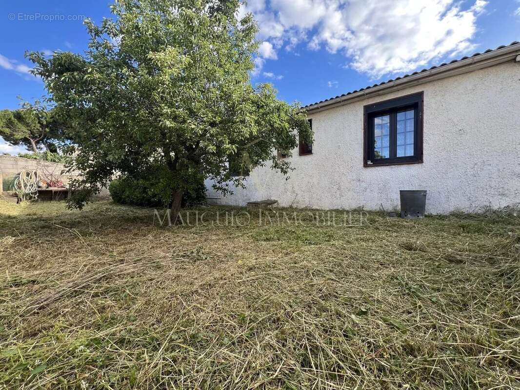 Maison à MAUGUIO
