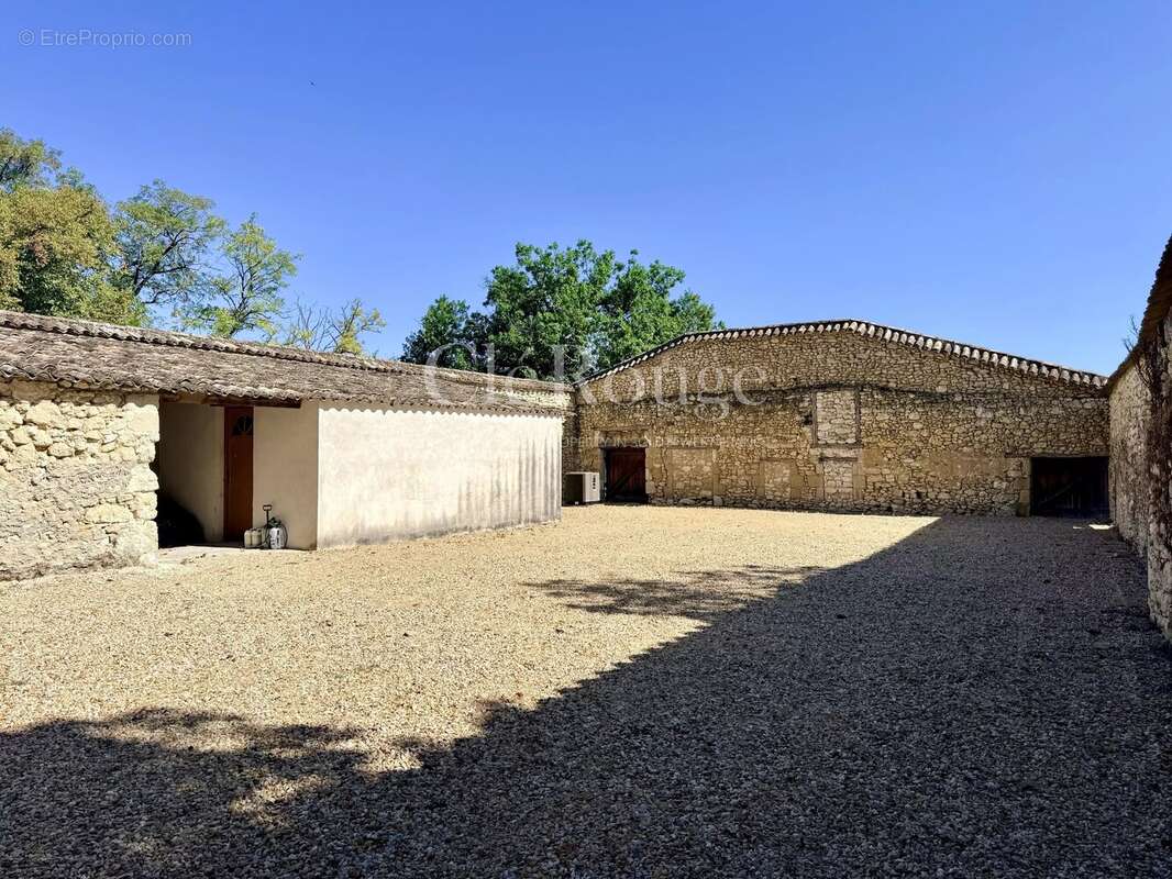 Près d'Eymet - Magnifique château de 5/6 chambres, sur un terrain de 1,6 hectare - photo 41