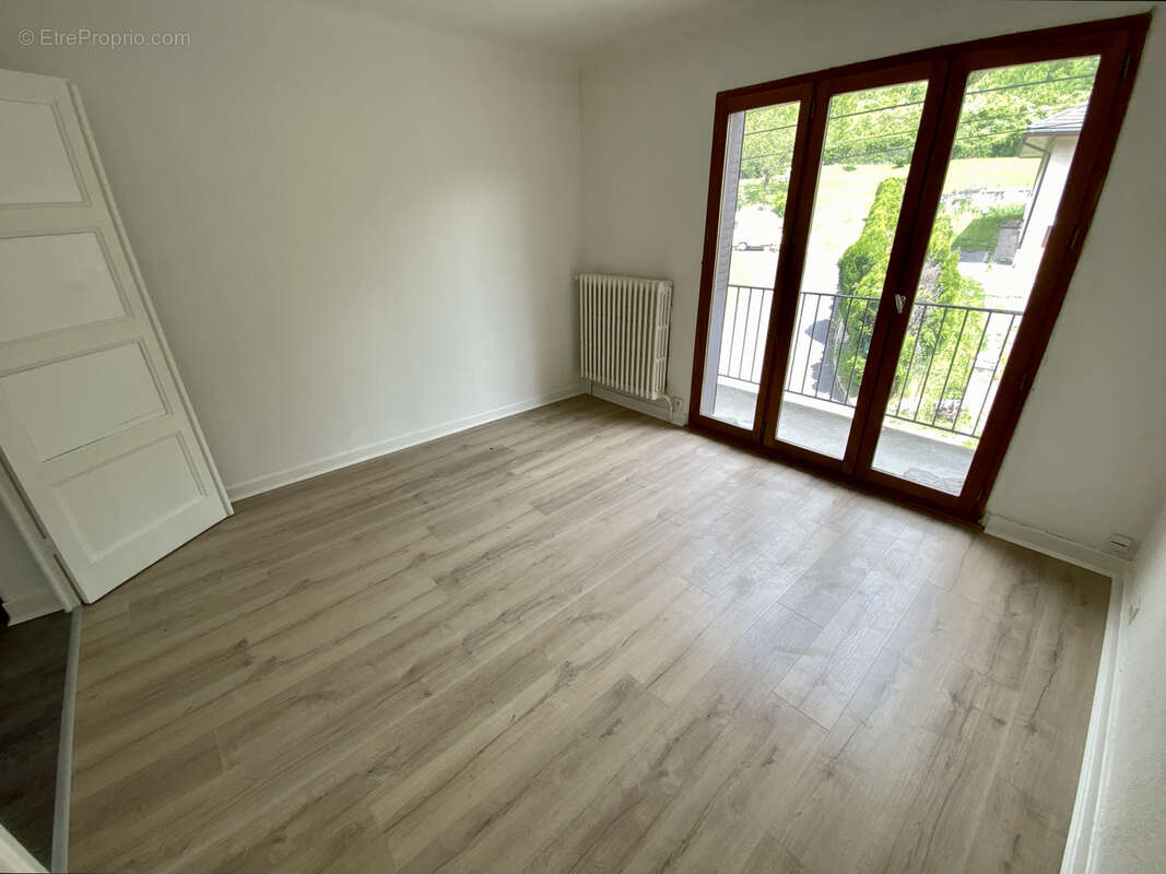 Appartement à SAINT-JULIEN-MONT-DENIS
