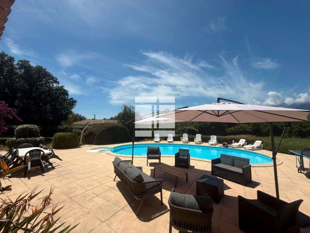 Charmante villa de 167m2 avec piscine édifiée sur un terrain de 2 722m2 - photo 15