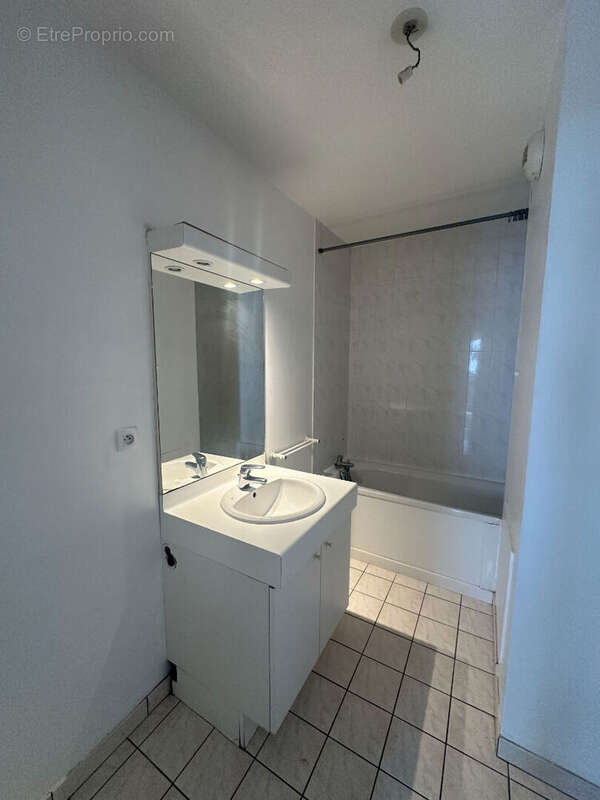 T3 de 75 m²  - Résidence de standing des années 2000 (St-Brieuc) - photo 10