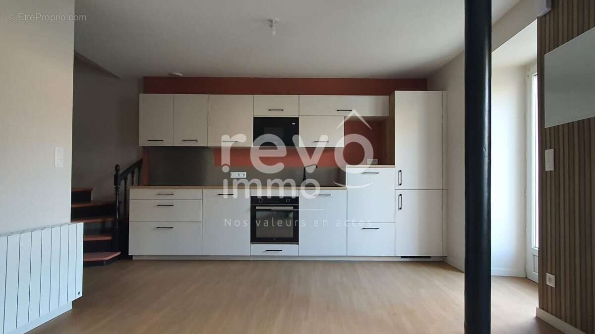 Maison à SAINT-LAMBERT-DU-LATTAY