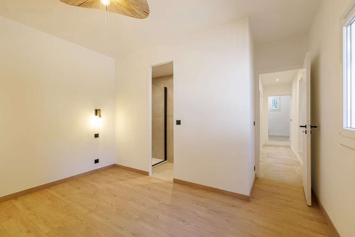 Appartement à SAINT-LAURENT-DU-VAR