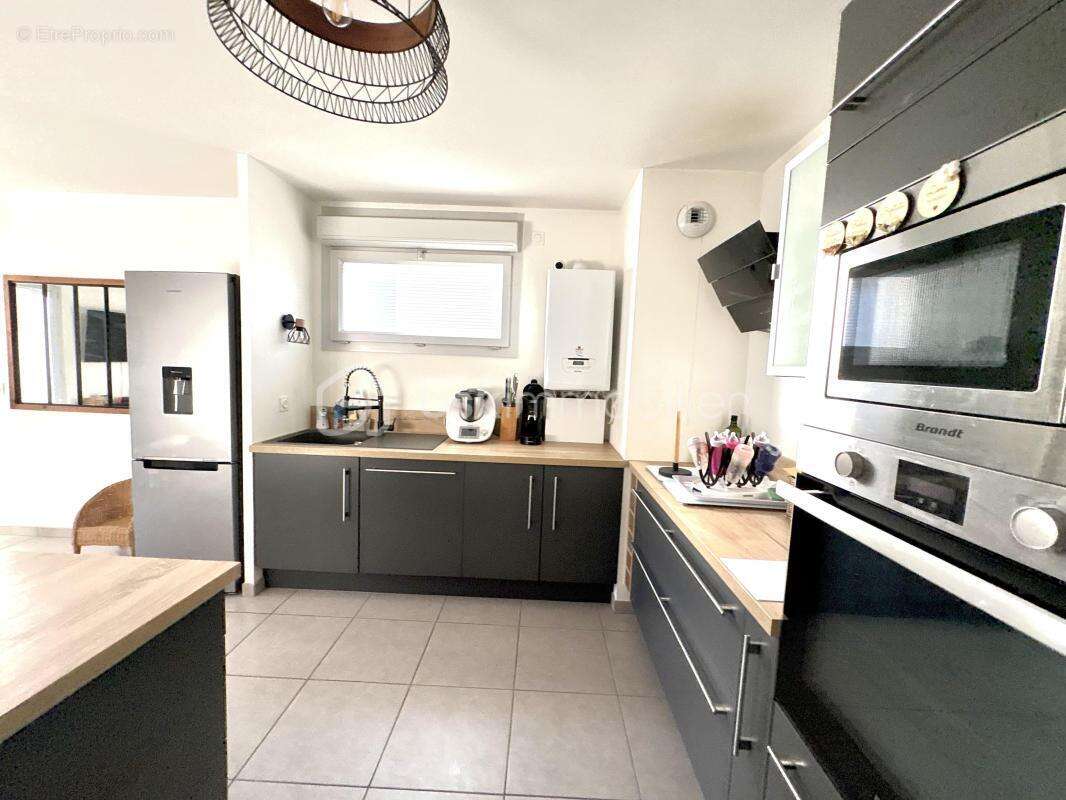 Appartement à MEYZIEU