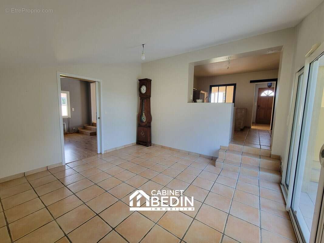 Maison 180 m² à Saint-Pierre-De-Mons  - photo 8