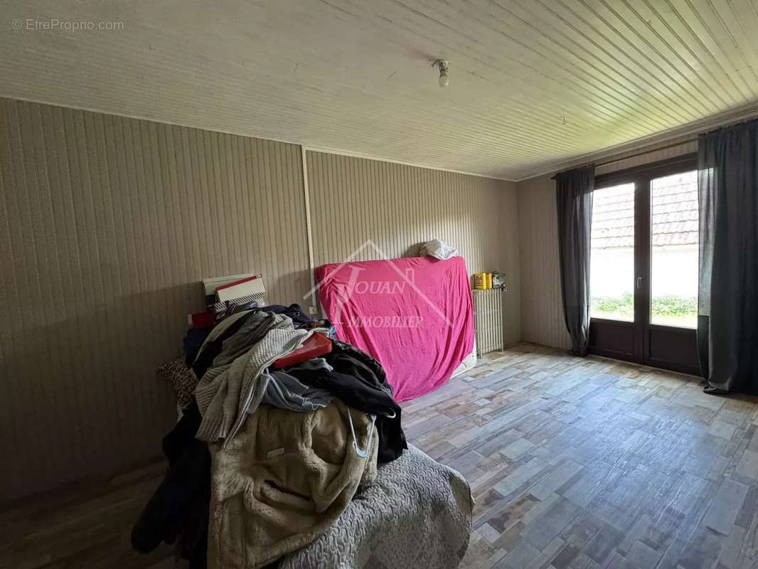 Maison à PARAY-LE-FRESIL