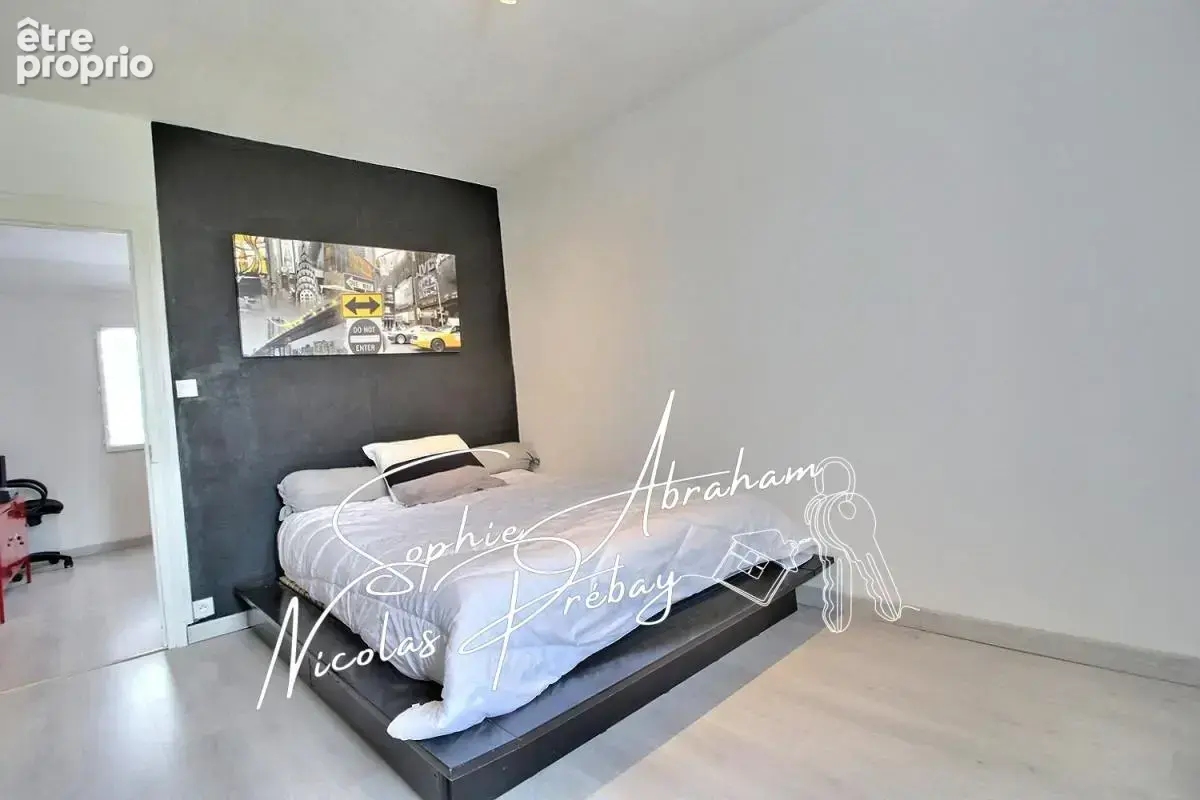 Maison en pierres avec cour close de murs et dépendances - photo 9