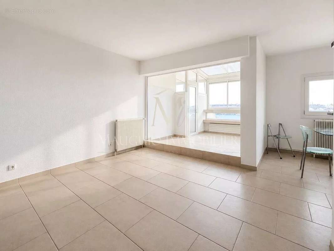 Marina T3 en duplex avec toit terrasse et appontement pour bateau - photo 4