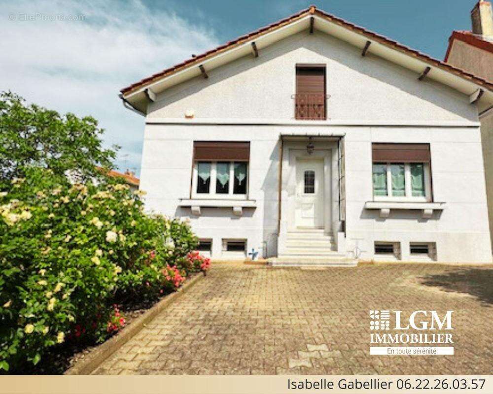 Maison à VIC-LE-COMTE