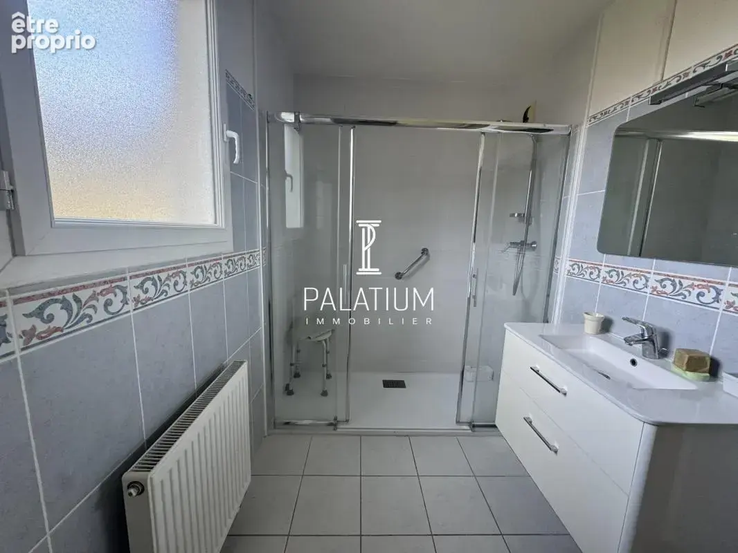 Appartement T4 - Résidence de standing - 92.02 m² - photo 8