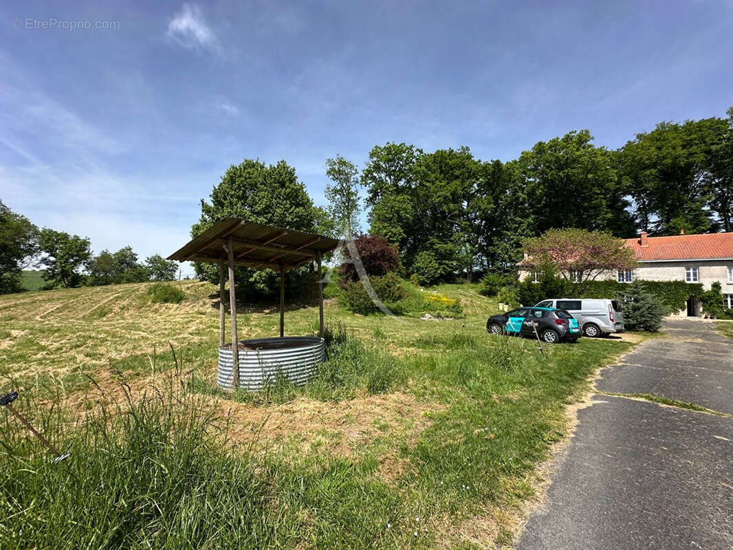 Maison à VALLIERES-LES-GRANDES