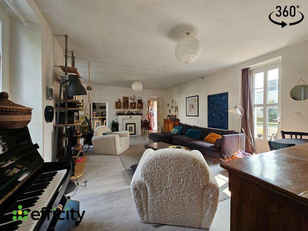 Maison à LA CHAPELLE-DES-FOUGERETZ