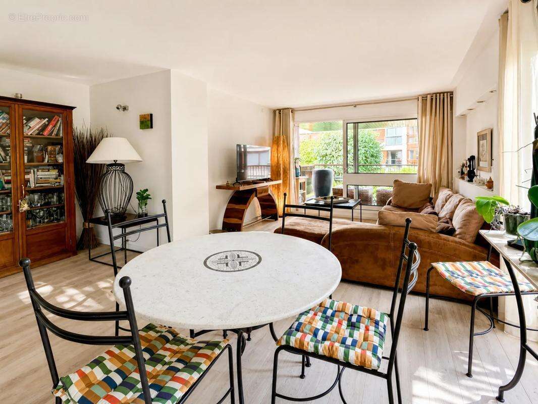 Le Chesnay-Rocquencourt — Résidence Parly II — Appartement familial 93 m² avec 3 chambres, loggia, box et cave - photo 2