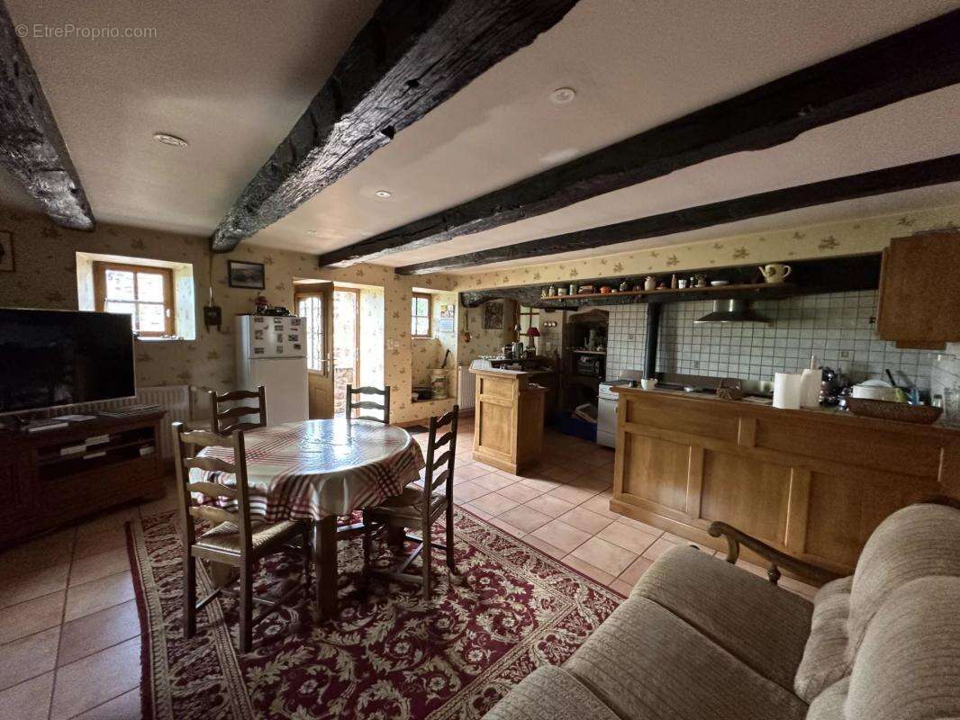 Maison à SAINT-CHRISTOPHE-VALLON