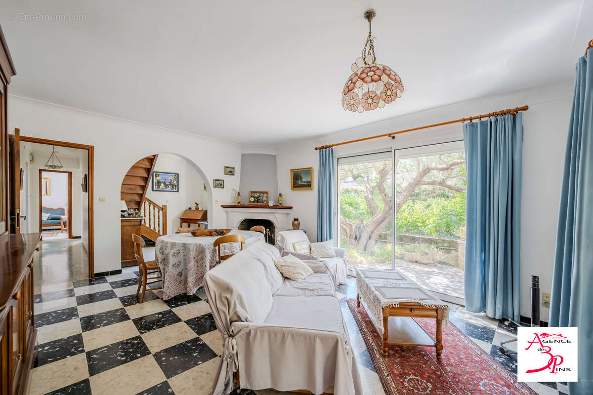 Maison 175 m² à Pierrefeu-Du-Var  - photo 3