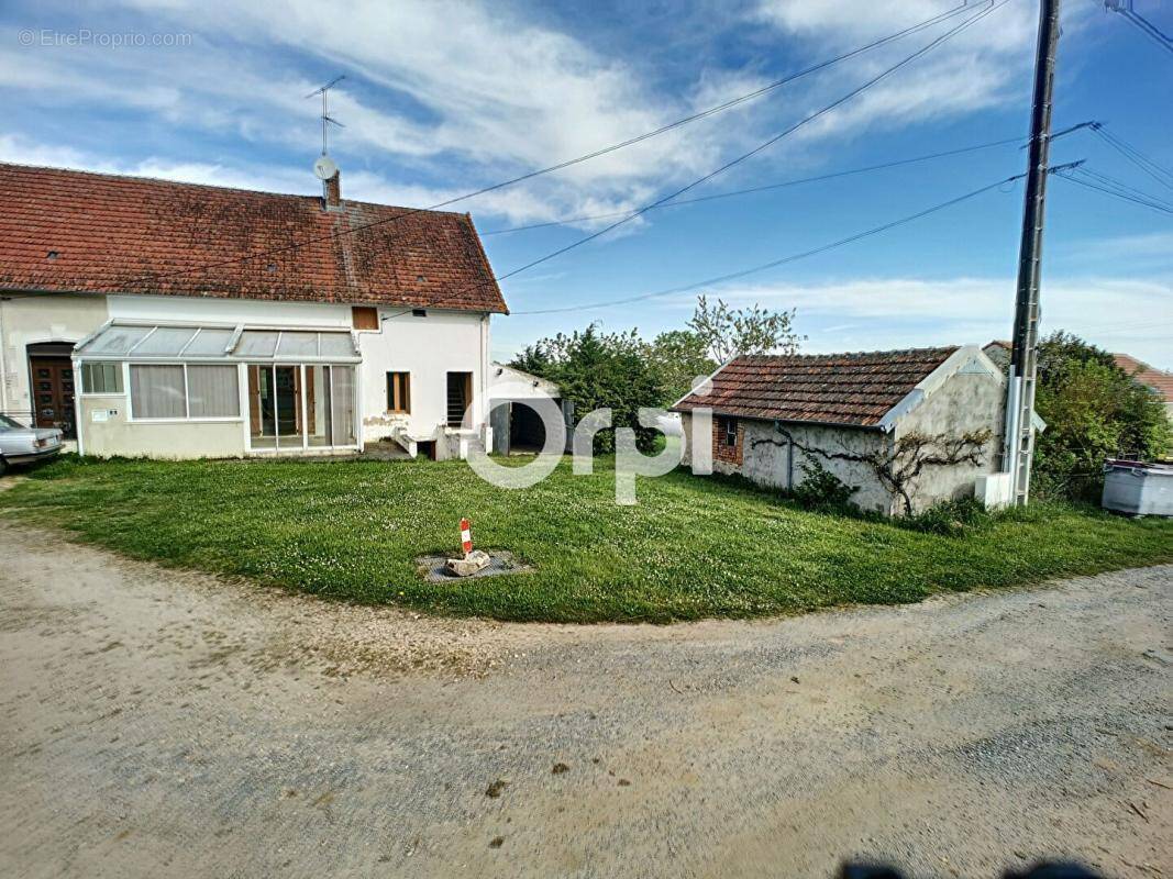 Maison à NERIS-LES-BAINS